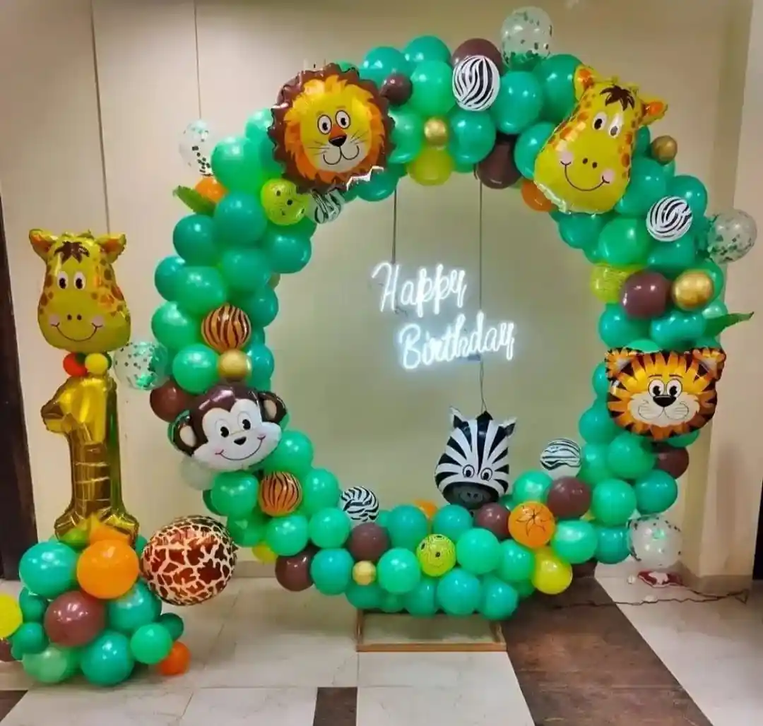 Mini Jungle World Birthday Decor
